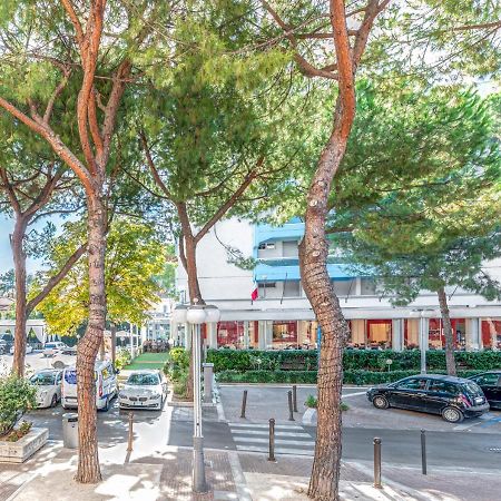 Hotel Zanarini In Centro A Riccione Exterior photo