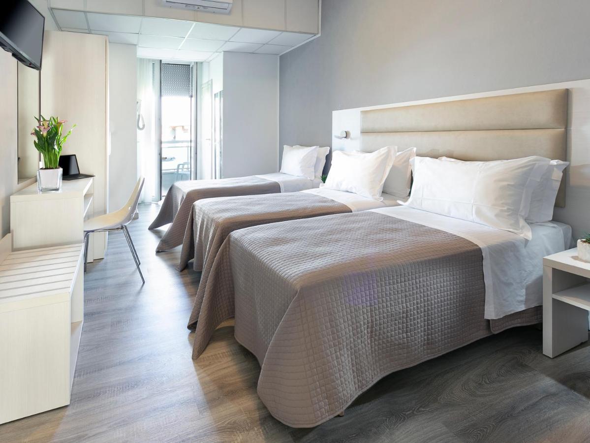 Hotel Zanarini In Centro A Riccione Exterior photo