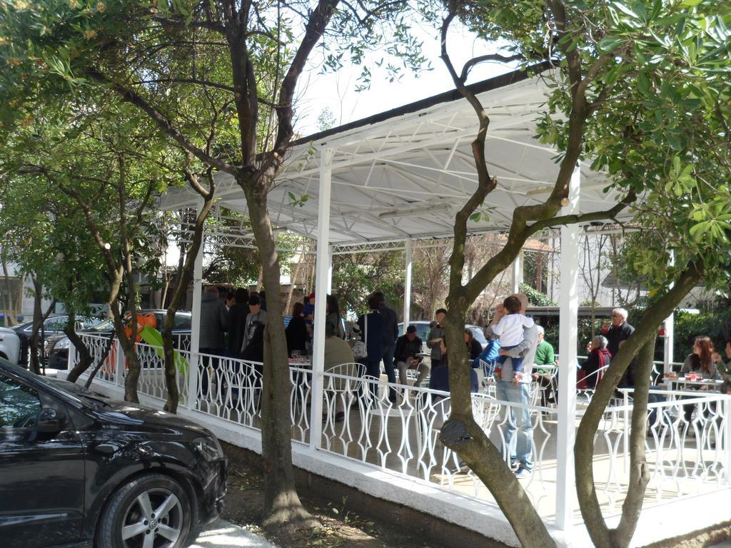 Hotel Zanarini In Centro A Riccione Exterior photo