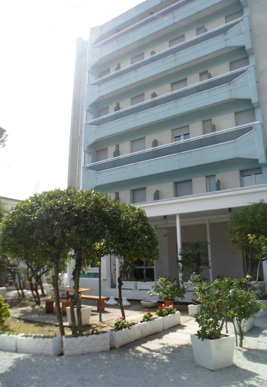 Hotel Zanarini In Centro A Riccione Exterior photo