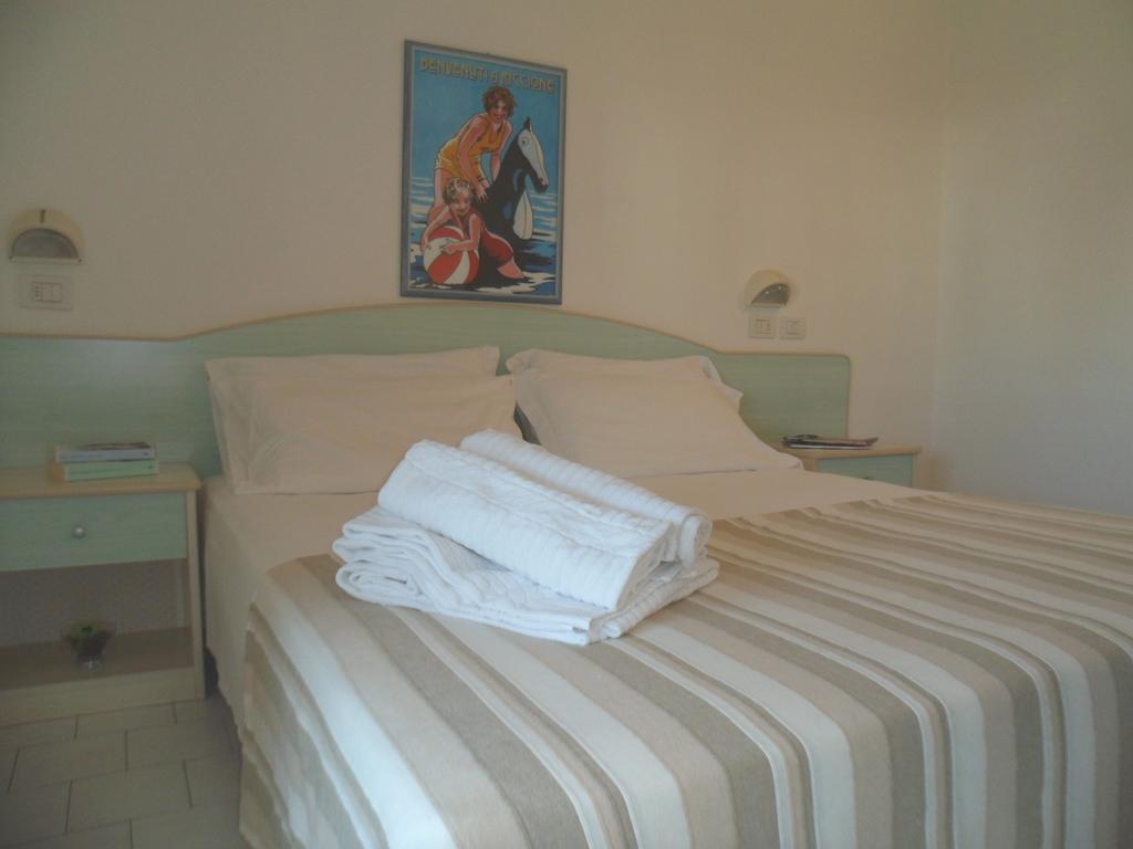 Hotel Zanarini In Centro A Riccione Exterior photo