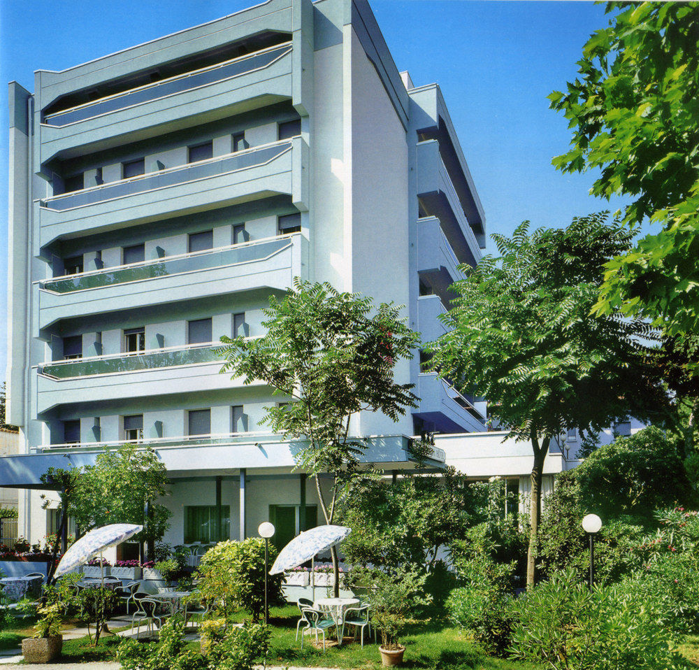 Hotel Zanarini In Centro A Riccione Exterior photo