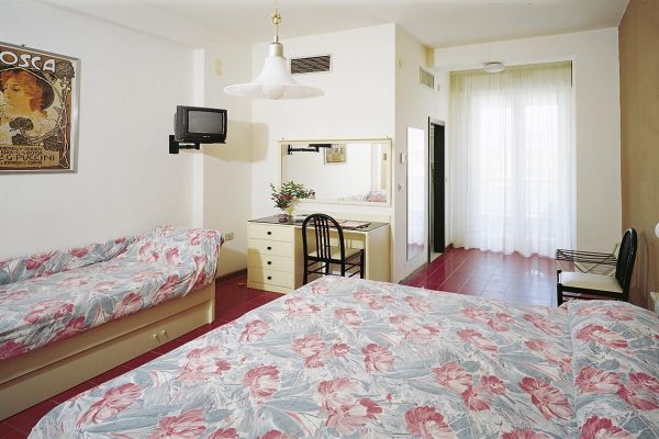 Hotel Zanarini In Centro A Riccione Exterior photo